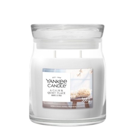 A CALM & QUIET PLACE Świeca średnia - Yankee Candle