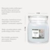 SNOW KISSED PINE Świeca średnia - Yankee Candle